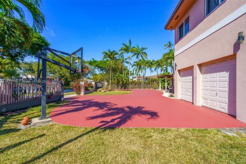 Купить виллу или дом в Майами, Флорида 6 спален, 390.47м2, № 2062104 - фото 6