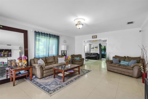 Купить виллу или дом в Майами, Флорида 6 спален, 390.47м2, № 2062104 - фото 8