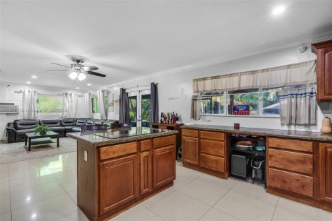 Купить виллу или дом в Майами, Флорида 6 спален, 390.47м2, № 2062104 - фото 15