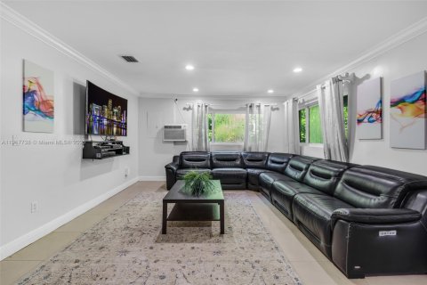 Купить виллу или дом в Майами, Флорида 6 спален, 390.47м2, № 2062104 - фото 12