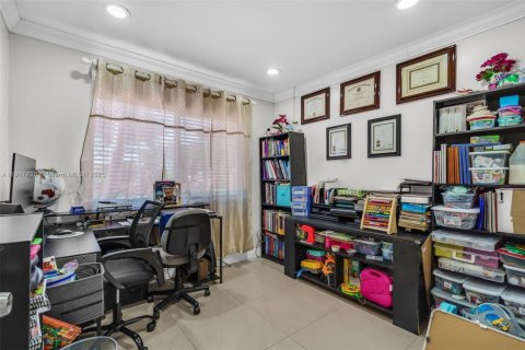 Купить виллу или дом в Майами, Флорида 6 спален, 390.47м2, № 2062104 - фото 20