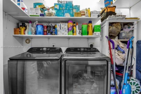 Купить виллу или дом в Майами, Флорида 6 спален, 390.47м2, № 2062104 - фото 21