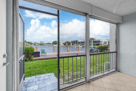 Condominio en Pompano Beach, Florida, 2 dormitorios № 2178680
