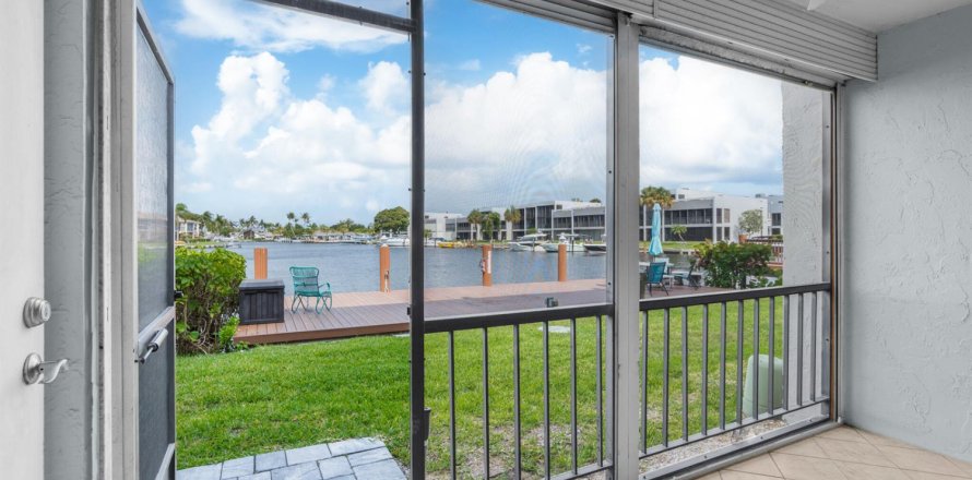 Condominio en Pompano Beach, Florida, 2 dormitorios № 2178680