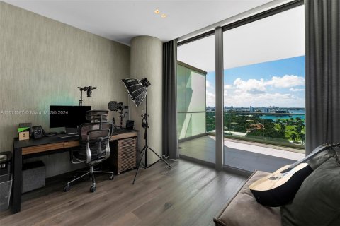 Condominio en venta en Bal Harbour, Florida, 3 dormitorios, 310.76 m2 № 1980481 - foto 25