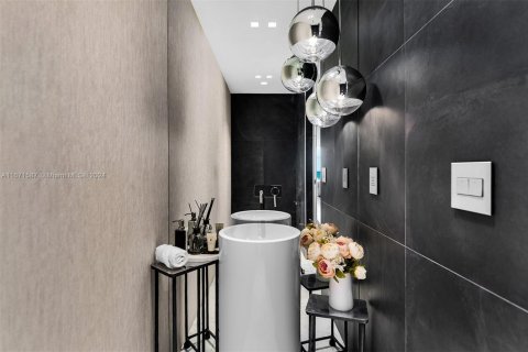 Condominio en venta en Bal Harbour, Florida, 3 dormitorios, 310.76 m2 № 1980481 - foto 16