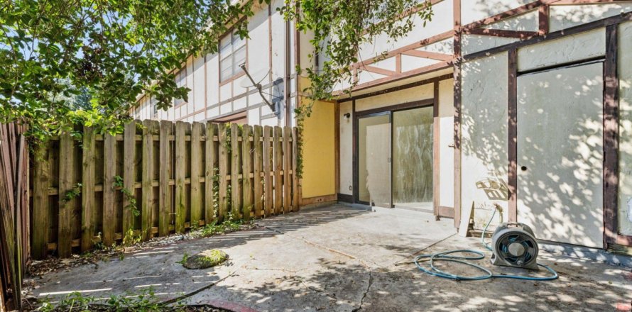 Townhouse in West Palm Beach, Florida 2 bedrooms, 89.46 sq.m. № 1146136