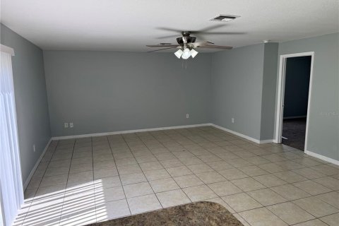 Villa ou maison à louer à Poinciana, Floride: 4 chambres, 148.92 m2 № 2413925 - photo 5