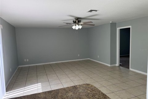 Villa ou maison à louer à Poinciana, Floride: 4 chambres, 148.92 m2 № 2413925 - photo 3