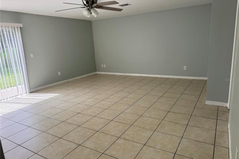 Villa ou maison à louer à Poinciana, Floride: 4 chambres, 148.92 m2 № 2413925 - photo 4