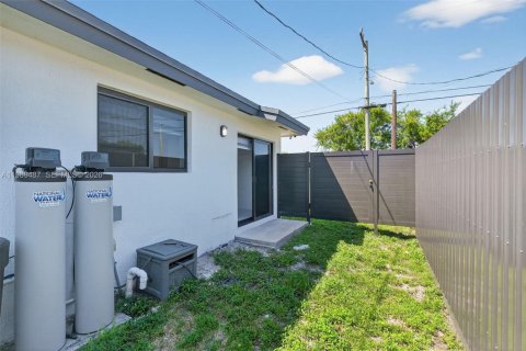 Villa ou maison à louer à Miami, Floride: 3 chambres, 185.62 m2 № 2055581 - photo 28