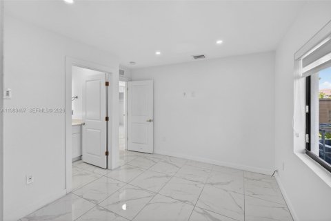 Villa ou maison à louer à Miami, Floride: 3 chambres, 185.62 m2 № 2055581 - photo 23