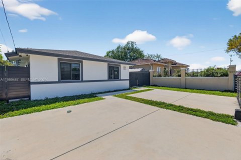 Villa ou maison à louer à Miami, Floride: 3 chambres, 185.62 m2 № 2055581 - photo 2