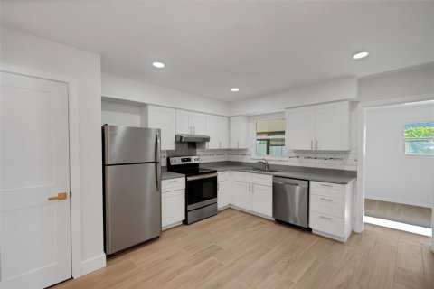 Appartement à louer à Belleair Bluffs, Floride: 3 chambres, 136.01 m2 № 2408791 - photo 17