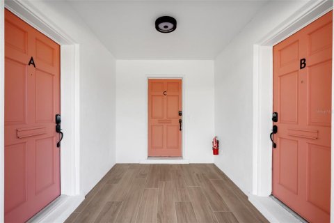 Appartement à louer à Belleair Bluffs, Floride: 3 chambres, 136.01 m2 № 2408791 - photo 9