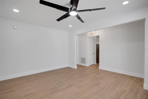 Appartement à louer à Belleair Bluffs, Floride: 3 chambres, 136.01 m2 № 2408791 - photo 13