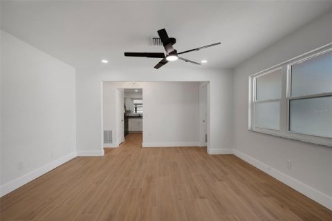 Appartement à louer à Belleair Bluffs, Floride: 3 chambres, 136.01 m2 № 2408791 - photo 12