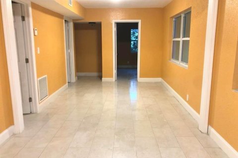 Villa ou maison à louer à Hollywood, Floride: 3 chambres, 134.71 m2 № 1185494 - photo 1