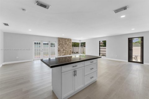 Villa ou maison à louer à Miami, Floride: 3 chambres, 146.6 m2 № 1938910 - photo 11