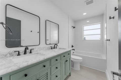 Casa en alquiler en Miami, Florida, 3 dormitorios, 146.6 m2 № 1938910 - foto 17