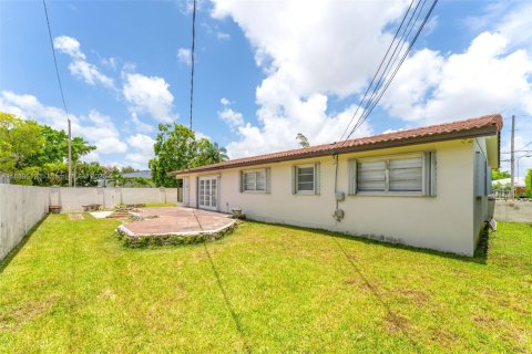Casa en alquiler en Miami, Florida, 3 dormitorios, 146.6 m2 № 1938910 - foto 30