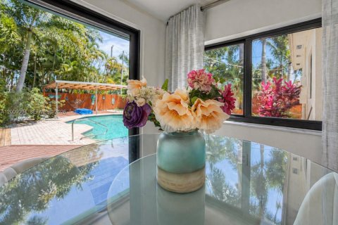 House in Hollywood, Florida 3 bedrooms, 112.97 sq.m. № 2076625 - photo 22