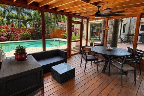 House in Hollywood, Florida 3 bedrooms, 112.97 sq.m. № 2076625 - photo 25