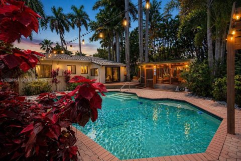 House in Hollywood, Florida 3 bedrooms, 112.97 sq.m. № 2076625