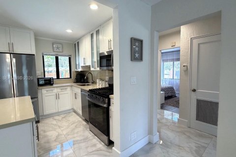 House in Hollywood, Florida 3 bedrooms, 112.97 sq.m. № 2076625 - photo 16