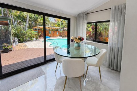 House in Hollywood, Florida 3 bedrooms, 112.97 sq.m. № 2076625 - photo 21