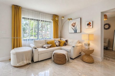 House in Hollywood, Florida 3 bedrooms, 112.97 sq.m. № 2076625 - photo 7