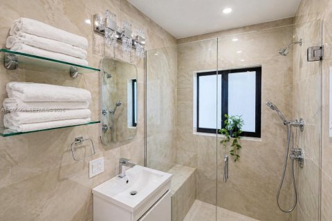 House in Hollywood, Florida 3 bedrooms, 112.97 sq.m. № 2076625 - photo 20