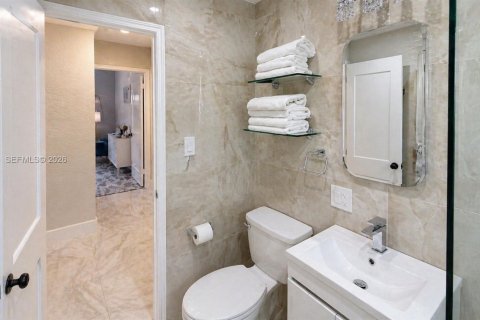 House in Hollywood, Florida 3 bedrooms, 112.97 sq.m. № 2076625 - photo 19