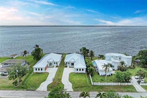Villa ou maison à vendre à Port Charlotte, Floride: 3 chambres, 233.37 m2 № 2212789 - photo 4