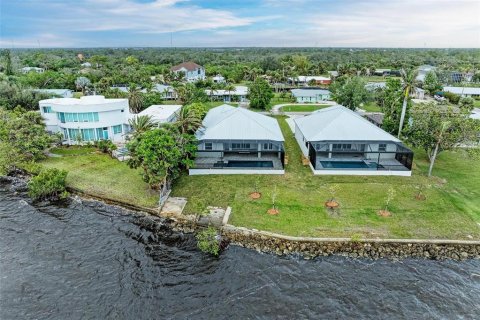 Villa ou maison à vendre à Port Charlotte, Floride: 3 chambres, 233.37 m2 № 2212789 - photo 3