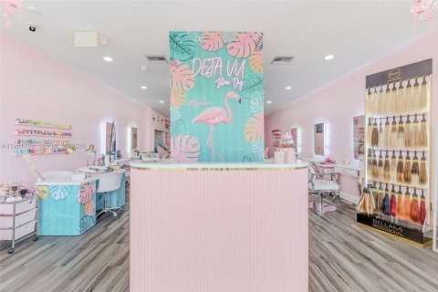 Propiedad comercial en venta en Hialeah, Florida № 2089328 - foto 6