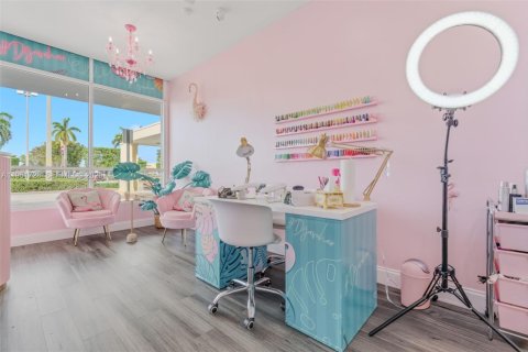Propiedad comercial en venta en Hialeah, Florida № 2089328 - foto 11