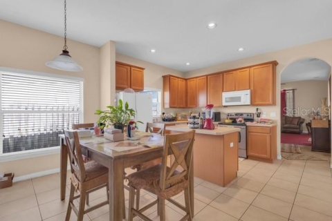 House in Orlando, Florida 4 bedrooms, 182.83 sq.m. № 2231854 - photo 8
