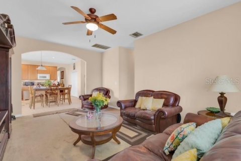 House in Orlando, Florida 4 bedrooms, 182.83 sq.m. № 2231854 - photo 6