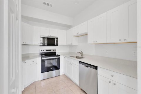 Touwnhouse à vendre à Kissimmee, Floride: 3 chambres, 132.2 m2 № 2420595 - photo 11