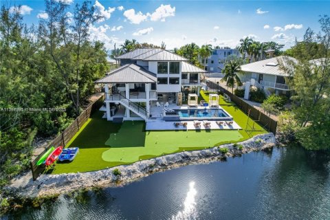 House in Key Largo, Florida 5 bedrooms, 359.35 sq.m. № 1863794 - photo 2