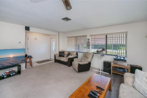 House in Port Charlotte, Florida 2 bedrooms, 129.6 sq.m. № 1749284 - photo 20