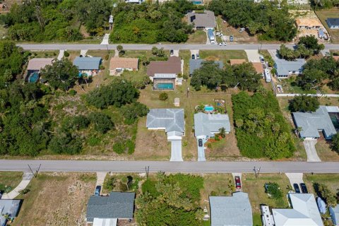 House in Port Charlotte, Florida 2 bedrooms, 129.6 sq.m. № 1749284 - photo 11