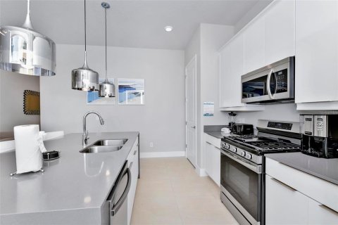 Condo in Four Corners, Florida, 3 bedrooms  № 1885861 - photo 8
