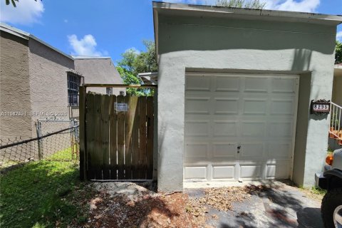 Снять в аренду виллу или дом в Майами, Флорида 18.58м2, № 1999975 - фото 4