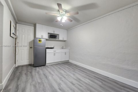 Студия в Майами, Флорида № 1999975