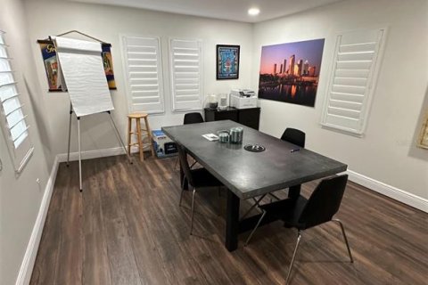 Propiedad comercial en alquiler en Tampa, Florida, 97.55 m2 № 1513878 - foto 8