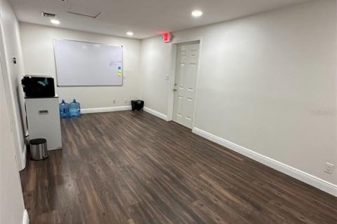 Propiedad comercial en alquiler en Tampa, Florida, 97.55 m2 № 1513878 - foto 5