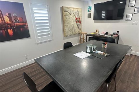 Propiedad comercial en alquiler en Tampa, Florida, 97.55 m2 № 1513878 - foto 9