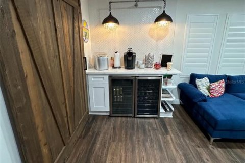 Propiedad comercial en alquiler en Tampa, Florida, 97.55 m2 № 1513878 - foto 3